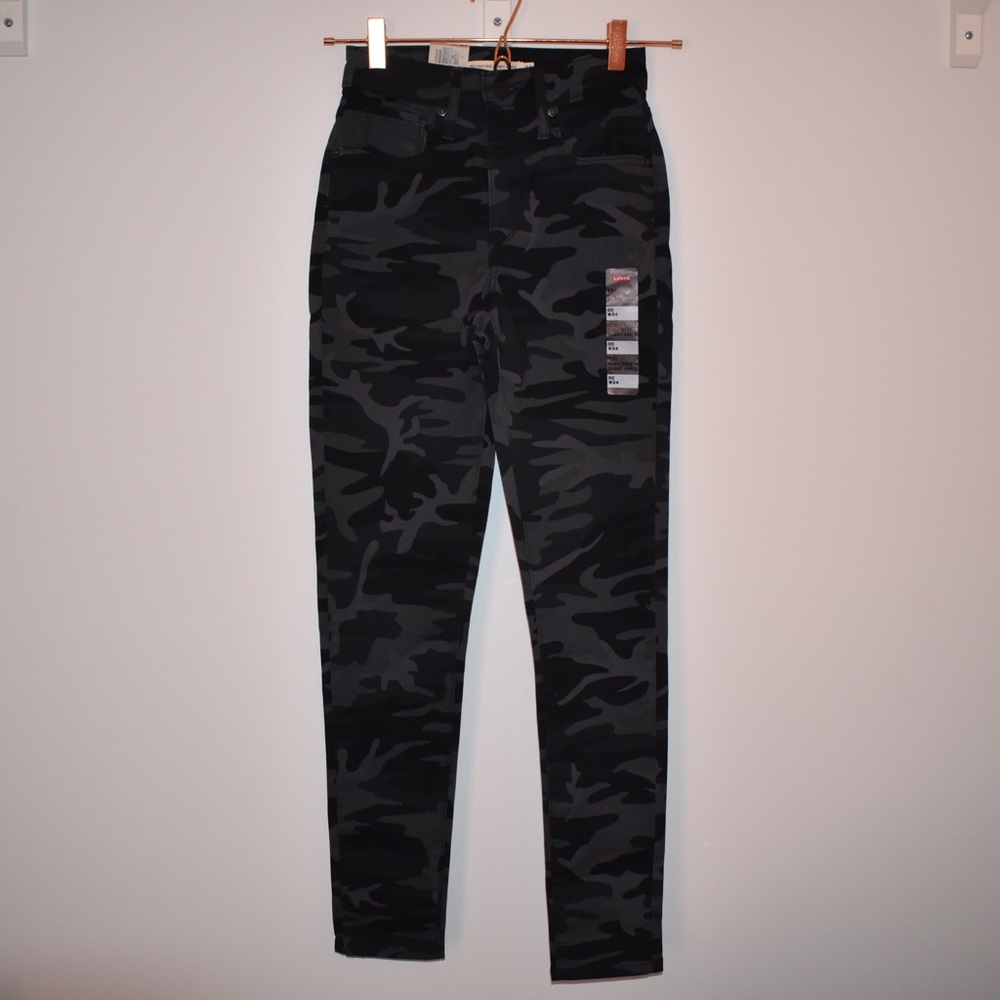 Levi’s High Rise Gray Camouflage Jeans